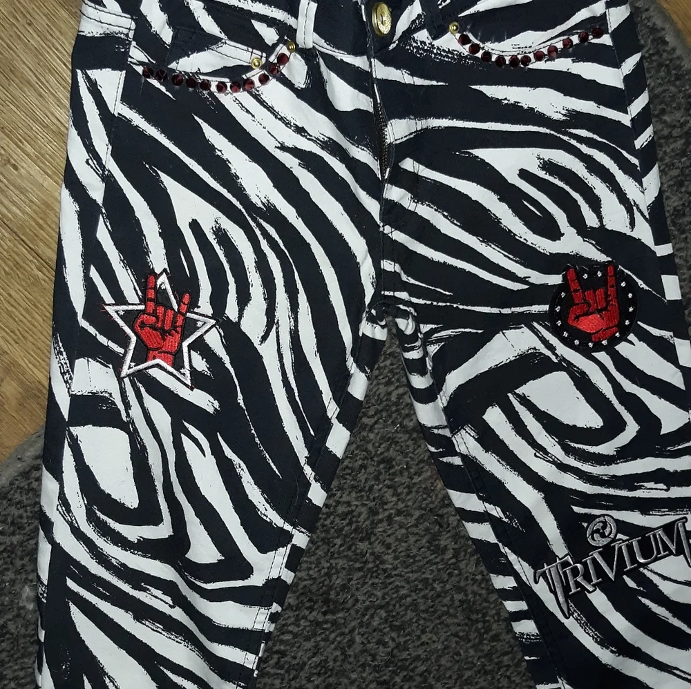 NEW PICS! 💀Punk rock zebra skinnys- metal bands trivium & Alice cooper patches - Picture 4 of 16